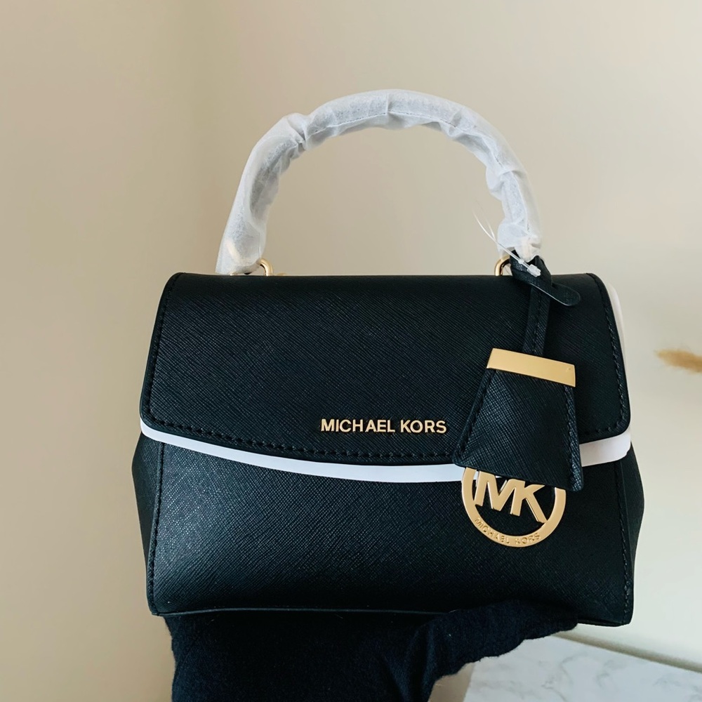 Michael Kors Black Extra small ava